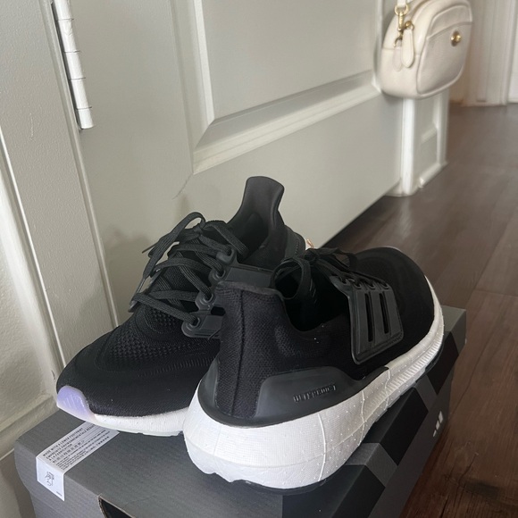 Adidas Ultraboost Light W - Picture 2 of 7